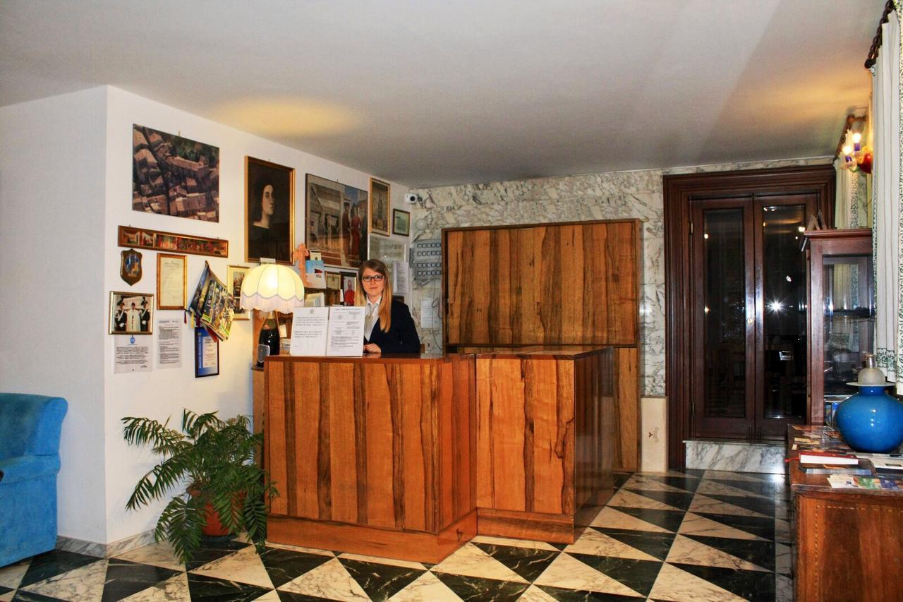 Albergo Hotel Raffaello Urbino Exteriér fotografie
