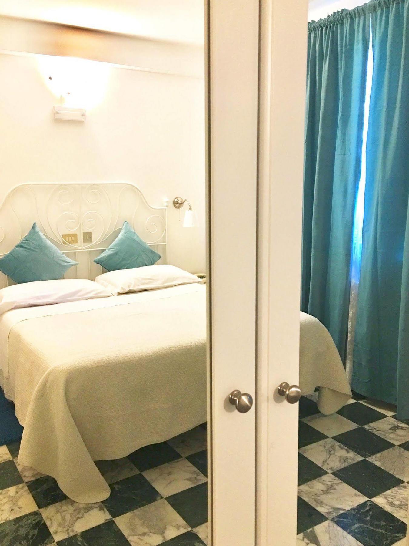 Albergo Hotel Raffaello Urbino Exteriér fotografie